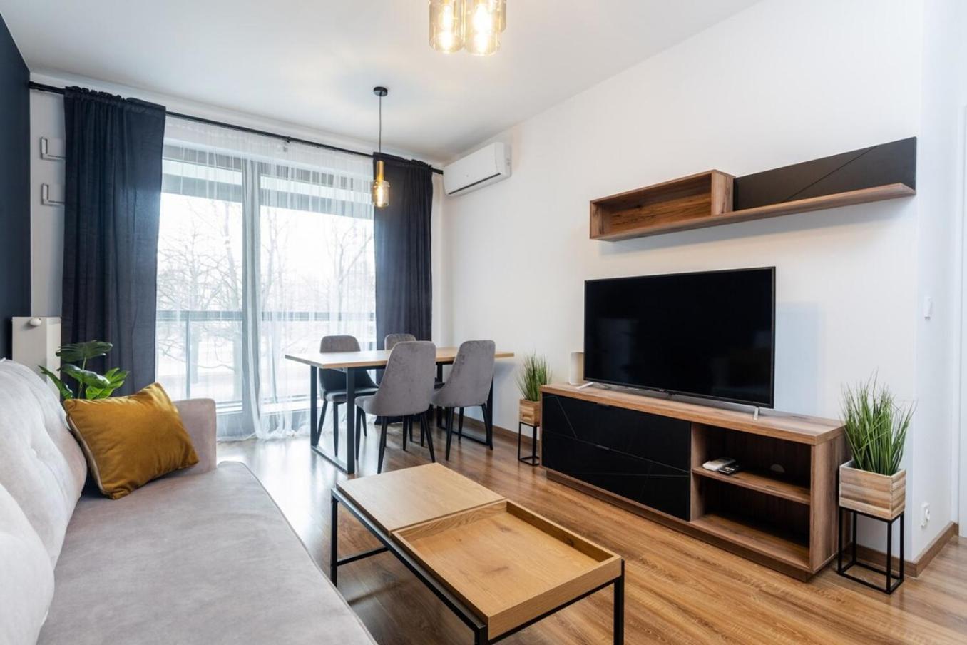 Premium White Marina Chopin Airport Apartament *
